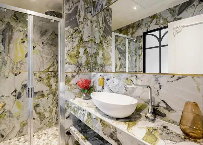 Merveil Signature Hoche - Eiffel Tower View